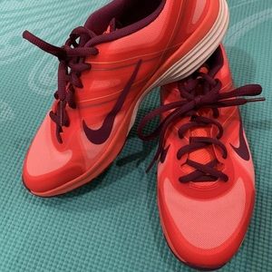 Dual Fusion NIKE Pink Coral Purple Laces Size 7